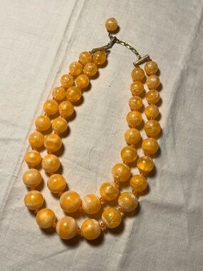 VTG TRIFARI LUCITE BUTTERSCOTCH NECKLACE